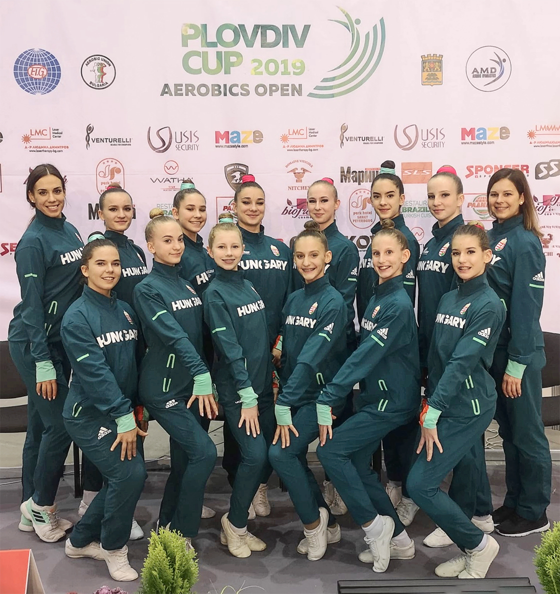 A debreceni Flex-HD SE utánpótlás aerobikosai a Bulgáriában megrendezett Plovdiv Cup nemzetközi Open versenyen